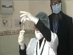 Delhi: Health Workers को लगाया गया कोरोना वैक्सीन का दूसरा डोज