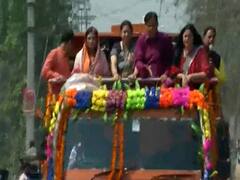 West Bengal : बंगाल में Smriti Irani का road show, आज हो सकता है चुनाव की तारीखों का एलान 