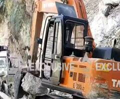 Kedarnath Highway पर गाड़ी पर गिरा मलबा, ड्राइवर की समझदारी से बची सबकी जान | Uttarakhand Prime