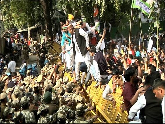 कृषि कानूनों के खिलाफ संसद के पास रायसेना रोड पर यूथ कांग्रेस का बड़ा प्रदर्शन