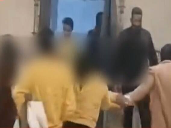 Uttar Pradesh : लड़की से छेड़छाड़ के बाद, लड़की के दोस्तों ने आरोपी को पीटा