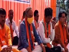 Gandhinagar: અલ્પેશ ઠાકોરની ચૂંટણી સભામાં માસ્ક વગર જોવા મળ્યા ભાજપના કાર્યકર્તાઓ