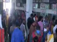 વડોદરા SSG હોસ્પિટલમાં દર્દીઓ માટે યોગ્ય વ્યવસ્થાનો અભાવ, ટોકન લેવા લાંબી કતારો લાગી