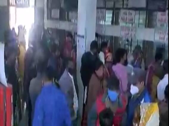 વડોદરા SSG હોસ્પિટલમાં દર્દીઓ માટે યોગ્ય વ્યવસ્થાનો અભાવ, ટોકન લેવા લાંબી કતારો લાગી