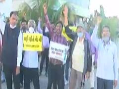 Vadodara માં પાણીની સુવિધાના અભાવને લઇને લોકોમાં રોષ, માટલા ફોડી નોંધાવ્યો વિરોધ