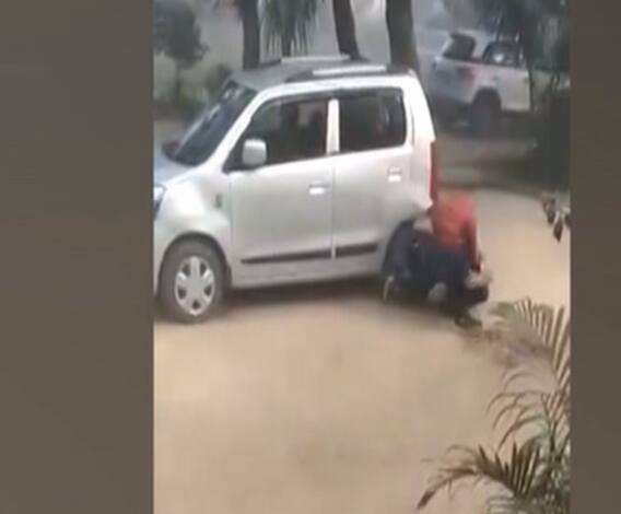 Meerut: इंटर कॉलेज के टीचर ने प्रिंसिपल का पीटा, वीडियो सोशल मीडिया पर वायरल। @ABPGanga 