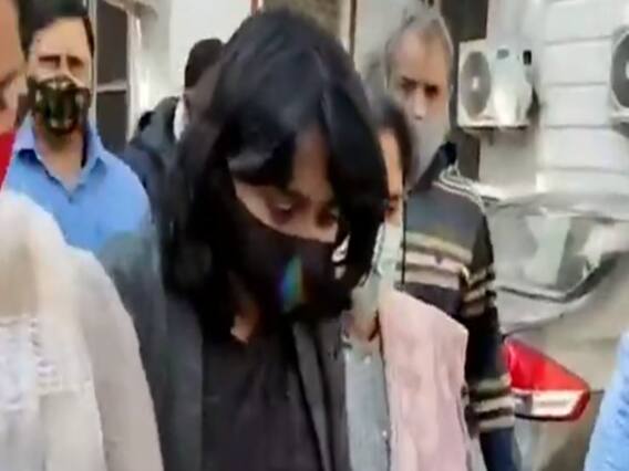 Disha Ravi की गिरफ्तारी पर विपक्ष का सरकार पर निशाना