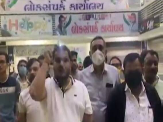 ઉમેદવારોની યાદી જાહેર થતાંજ સુરત કૉંગ્રેસમાં અસંતોષ, ધીરુ લાઠિયાને રિપીટ કરાતા કાર્યકર્તાઓમાં રોષ