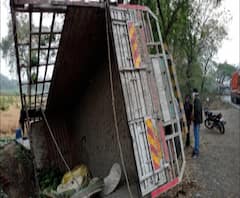 जळगावात भीषण अपघात, टेम्पो पलटून 16 मजुरांचा मृत्यू