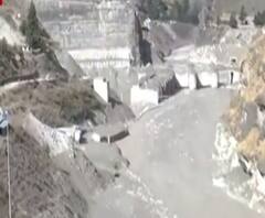 Chamoli Glacier Tragedy: जमीन का सीना खोदकर जिंदगी बचाने में जुटे हैं जवान | Uttarakhand 