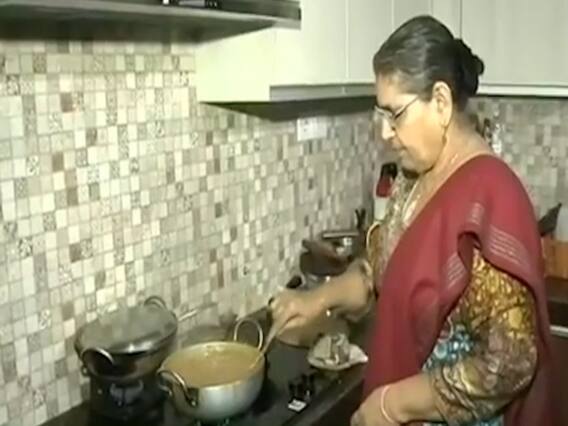 Special Report: क्या महिलाओं को उनके घरेलू कामकाज के लिए पैसे मिलने चाहिए? 