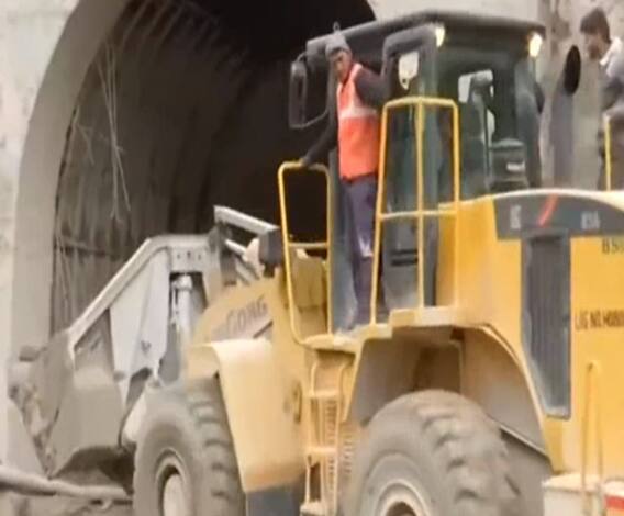 Tapovan Tunnel में चल रहे रेस्क्यू टीम ने अपनी रणनीति बदली। @ABPGanga 