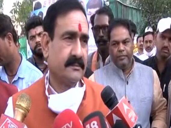 Corona नियमों की धज्जियां उड़ाते नेता, Madhya Pradesh में बिना मास्क के दिखे नेता 