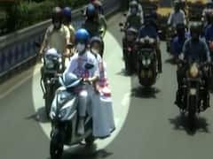 बंगाल: मंहगे Petrol-Diesel के विरोध में CM Mamata ने की ई-स्कूटी की सवारी
