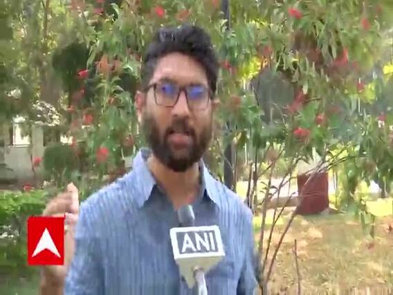 PM Modi पर Jignesh Mewani ने बोला हमला : PM Modi क्यों 22 साल की एक लड़की से लड़ रहे हैं?