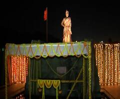 Shiv Jayanti 2021 | मुंबई विमानतळ परिसरात शिवजयंतीचं आयोजन; महाराजांच्या पुतळ्याला आकर्षक रोषणाई