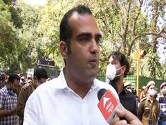 महंगाई के खिलाफ Youth Congress ने Smriti Irani के घर के बाहर किया प्रदर्शन