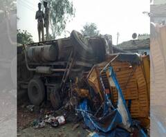 UP: जौनपुर में बोलेरो और ट्रक की टक्कर, 6 लोगों की मौत। @ABPGanga 