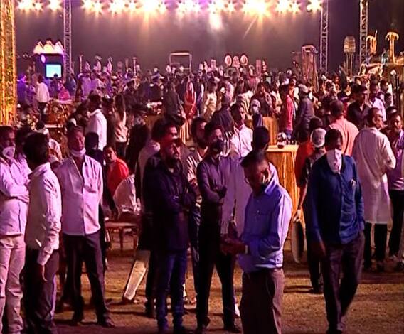 Dhananjay Mahadik | पुण्यात माजी खासदार धनंजय महाडिक यांच्या मुलाच्या लग्नात कोरोनाचे नियम धाब्यावर