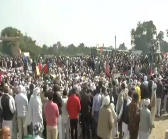 Chakka Jaam के चलते दिल्ली मेट्रो सेवा बाधित, इन चार स्टेशनों पर एंट्री-एग्जिट बंद। 