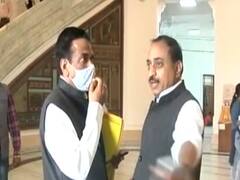 न सोशल डिस्टैंसिंग न मास्क..कोरोना से बचाने वाले नियम फेल,दिल्ली में CM Kejriwal भी दिखे बिना मास्क 