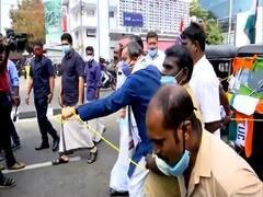 Shashi Tharoor ने रस्सी से ऑटोरिक्शा खींचा तेल की बढ़ती कीमतों के खिलाफ जताया विरोध