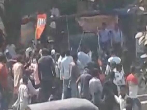 Vadodara માં ભાજપ અને કોગ્રેસના કાર્યકરો વચ્ચે મારામારી, લાકડીથી એકબીજા પર તૂટી પડ્યા, જુઓ LIVE  દ્રશ્યો