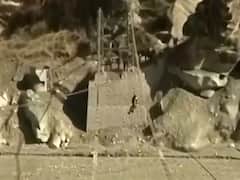 Tapovan में Rescue Operation जारी, रस्सी के सहारे पहुंचाया जा रहा है जरूरत का सामान