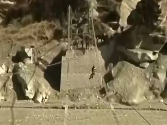 Tapovan में Rescue Operation जारी, रस्सी के सहारे पहुंचाया जा रहा है जरूरत का सामान