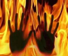 Lucknow में विवाहिता की जलकर मौत, दहेज में गाड़ी न देने पर हत्या का आरोप | @ABPGanga 