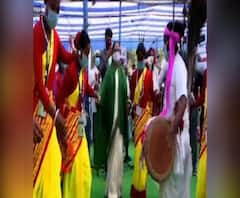 West Bengal Elections 2021: আলিপুরদুয়ারে গিয়ে আদিবাসী ও চা শ্রমিকদের মন জয়ে মরিয়া তৃণমূল নেত্রী 