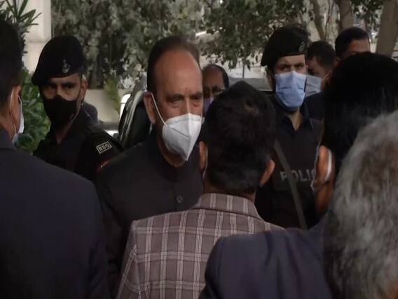 Ghulam Nabi Azad के कार्यक्रम के पोस्टरों से Sonia और Rahul Gandhi गायब