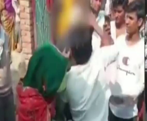 Agra की जूता मार पंचायत, ये है 21वीं सदी की सबसे शर्मनाक तस्वीर ! | UPNews 