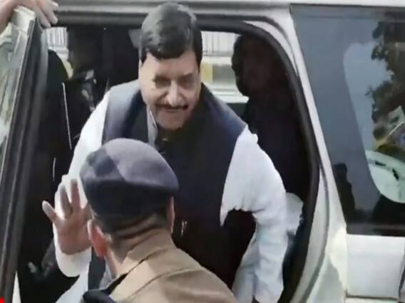 UP: CO ने छूए Shivpal Yadav के पैर, वीडियो हुआ वायरल, CM ऑफिस ने लिया संज्ञान