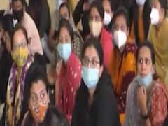 Valsad માં GMRS મેડિકલ કોલેજના કર્મચારીઓ હડતાળ પર ઉતર્યા, જુઓ વીડિયો