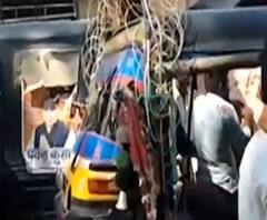 Sonbhadra में भीषण सड़क हादसा, खाई में गिरी कार, तीन की मौत | Breaking News