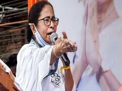 Mamata Banerjee ने किया चंडी पाठ तो BJP बोली- 'संकटग्रस्त भक्त' | West Bengal Elections 2021