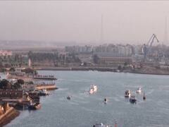 Suez Canal में फंसे कार्गो शिप को निकाला गया