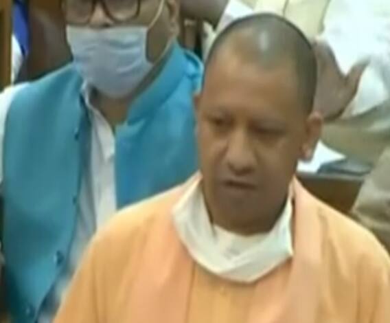 CM Yogi Adityanath in UP Assembly: विपत्ति जब आती है, कायर को ही दहलाती है | ABP Ganga 