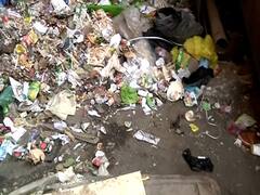 Mumbai: कोरोना से बेपरवाह लोग, अंधेरी स्टेशन के बाहर दिखा कचरे का ढेर । Ground Report