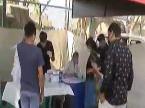 Ahmedabad ના આ વિસ્તારમાં કોરોનાના ટેસ્ટ કરાવવા માટે કરાવવા લાઇન લાગી, જુઓ વીડિયો
