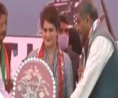 सीएम योगी के गढ़ गोरखपुर में प्रियंका गांधी का दौरा