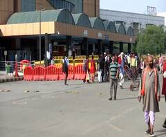 खचा-खच भरा रहने वाला Anand Vihar Railway Station इतना खाली क्यों है भाई ! | Holi 2021 