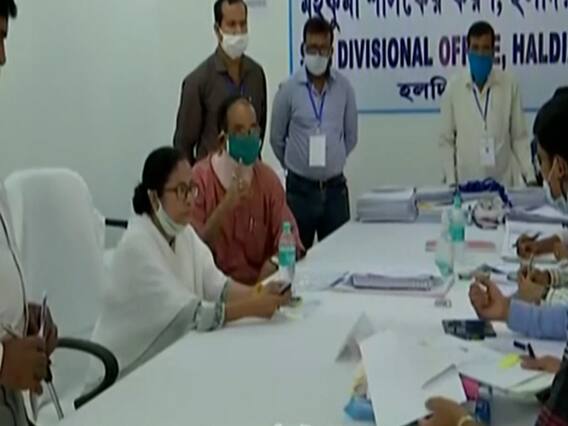 Mamata Banerjee ने Nandigram सीट से नामांकन किया दाखिल, Suvendu Adhikari से होगा मुकाबला