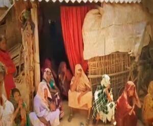 उन्होंने इतना परेशान कर दिया, मां-बेटी ने लगा ली फांसी | Gonda 