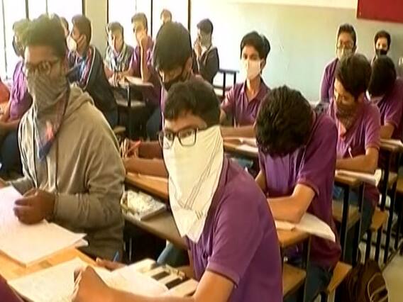 રાજકોટ અને સુરતની શાળાઓમાં SOPનો ભંગ, એક બેન્ચ પર બે વિદ્યાર્થીઓને બેસાડવામાં આવ્યા