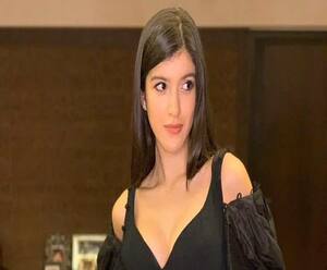 Shanaya Kapoor की बॉलीवुड में एंट्री, Karan Johar करेंगे लॉन्च | Entertainment Top News 