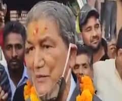 Harish Rawat ने बुग्गी पर सवार होकर निकाली रैली, बेटी अनुपमा भी साथ आईं नजर 