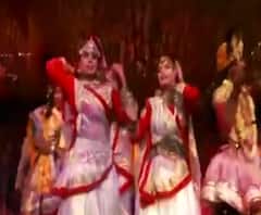 लाठियों की मार से बरसता है 'प्रेमरस', दुनिया में सबसे अनूठी है ब्रज की होली | Holi 2021 