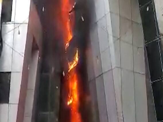 Mumbai: मॉल में लगी आग से नुकसान का CM Uddhav ने लिया जायजा, मृतकों के परिवारों से मांगी माफी